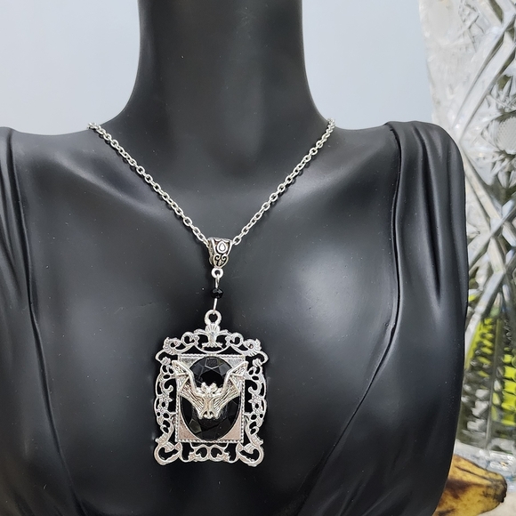 Silver and Black Pendant Necklace Unisex - Picture 1 of 5